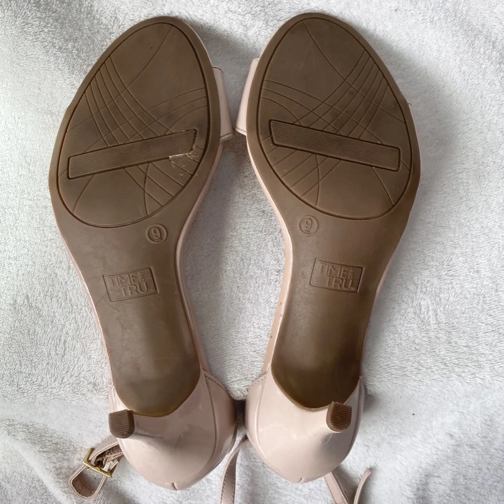 Time and Tru Ankle Strap Sandals Womens 9 Nude Beige Patent Heels - Picture 4 of 4